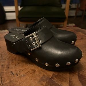 Matisse black leather mules